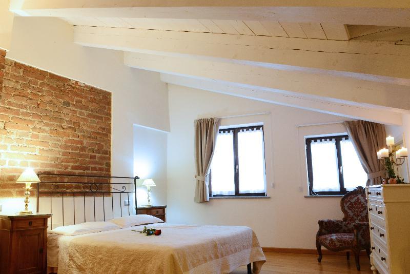 Relais Palazzo Paleologi Sec.Xiv Hotel Lu (Piedmont) Exterior photo